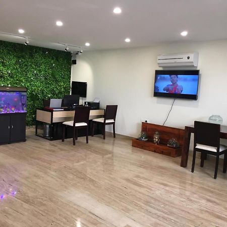 Mavens Inn Гургаон Екстериор снимка