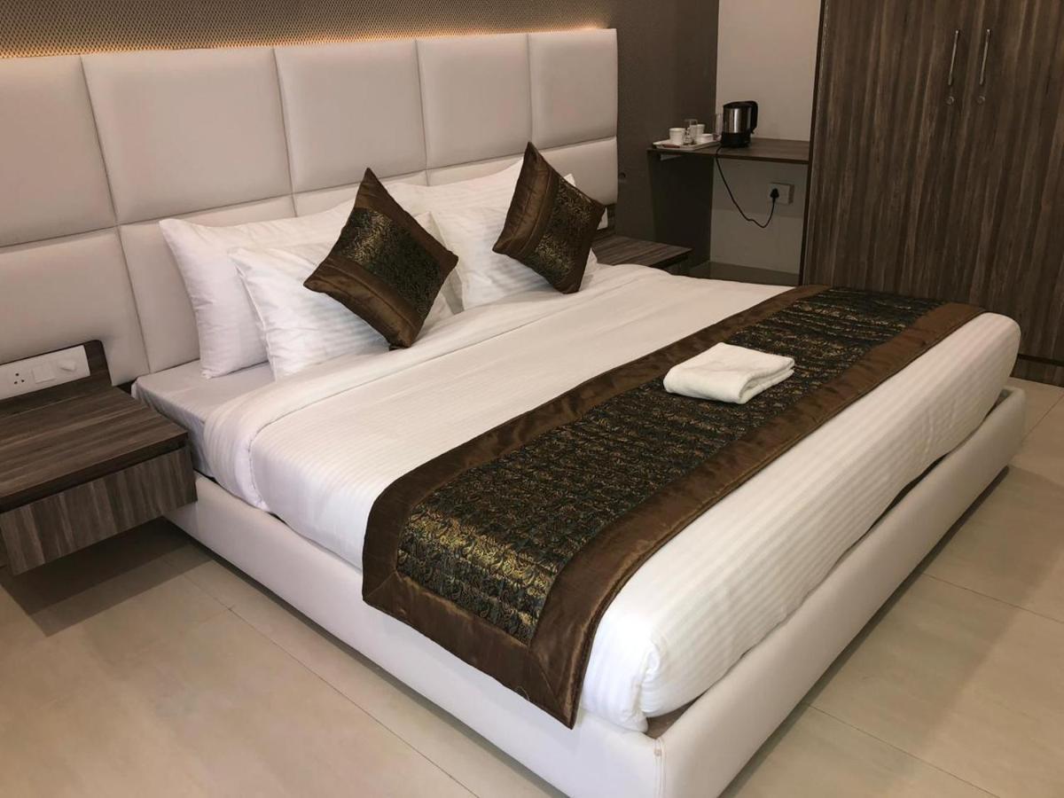 Mavens Inn Гургаон Екстериор снимка