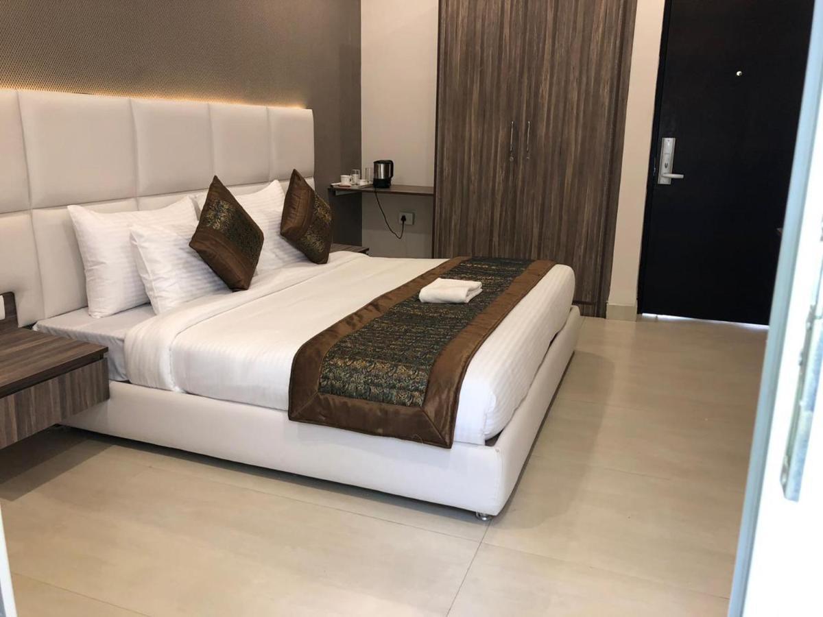 Mavens Inn Гургаон Екстериор снимка