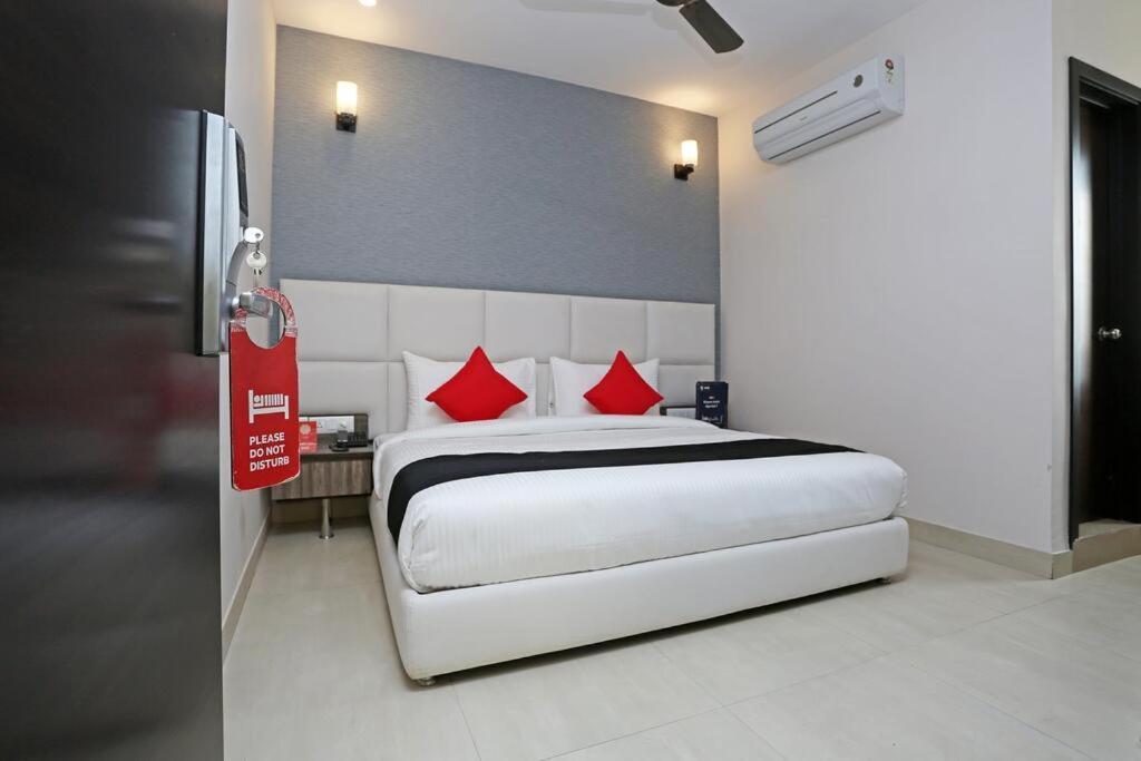 Mavens Inn Гургаон Екстериор снимка
