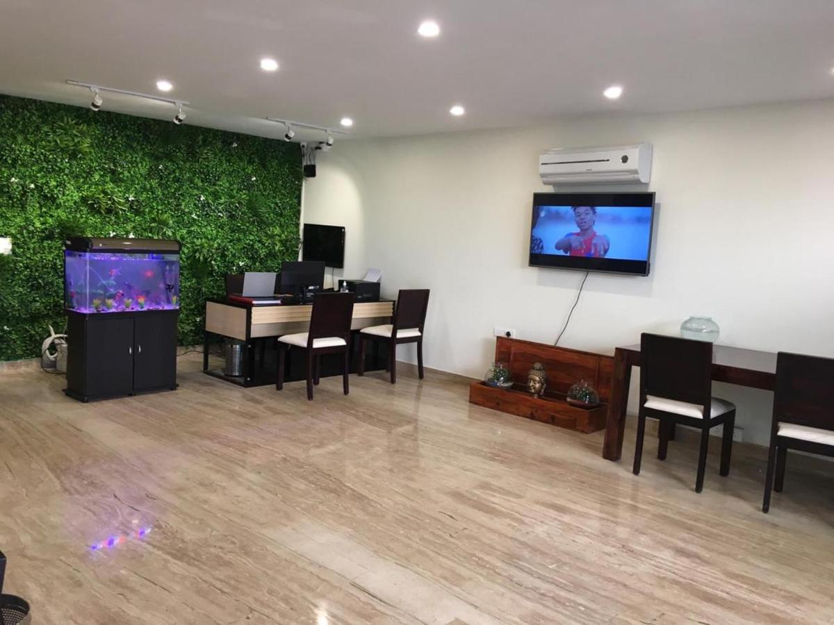 Mavens Inn Гургаон Екстериор снимка