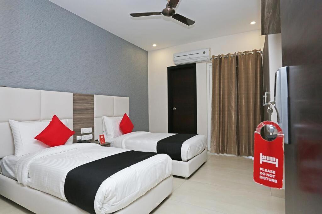 Mavens Inn Гургаон Екстериор снимка